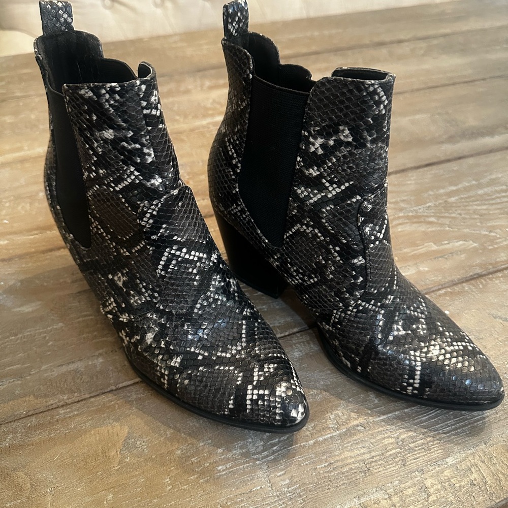 Soda Black and Gray Snake Print Ankle Booties